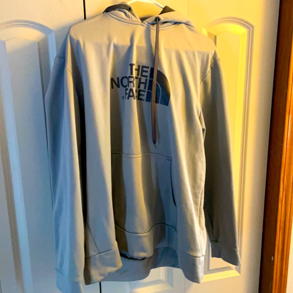 2x north face hoodie.
